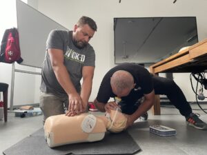 Pierwsza pomoc na ulicy – bądź zawsze gotowy na nagłe sytuacje!